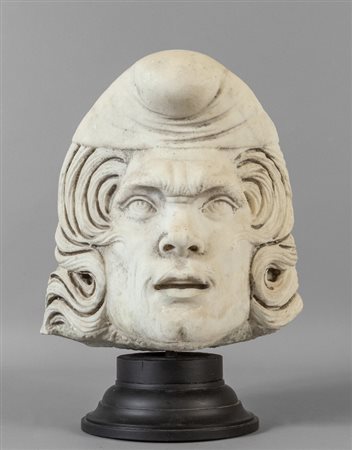 Antica testa di Mitra in marmo<br>h.cm.30 senza 