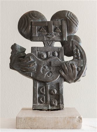 IBRAHIM KODRA (Ishëm 1918 - Milano 2006) "Suonatore di fisarmonica". Scultura...