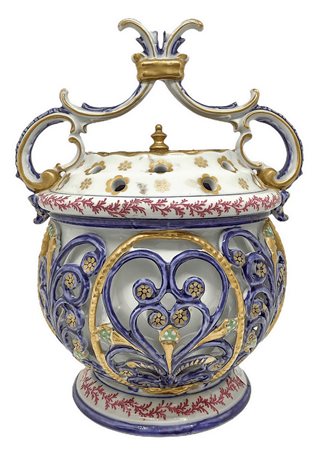 Bruciaprofumi in porcellana di Sevres.Coperchio in bronzo. H cm 24. Base cm  12