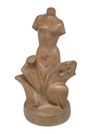 Nino Spagnoli, scultura in terracotta raffigurante soggetti stilizzati. Firmata Nino Spagnoli. h 21 x 15 cm