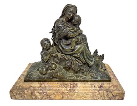 Bronzo raffigurante Madonna con bambino e San Giovannino su base di marmo. Inizi XX secolo. H cm 15. Base cm 19x10,5