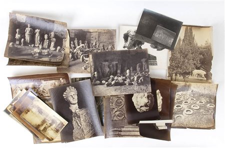 Lotto di pù di venti stampe fotografiche di scavi archeologici e reperti, 1890-1920 circa
