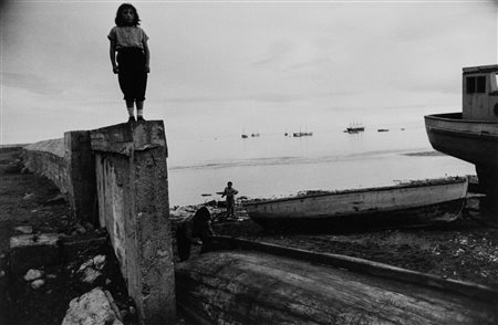 Sergio Larrain (1931-2012)  - Gli ultimi Indios "Onas" a Punta Arenas, Cile, years 1960