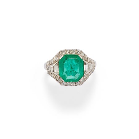 Anello con smeraldo e diamanti, 1930 circa