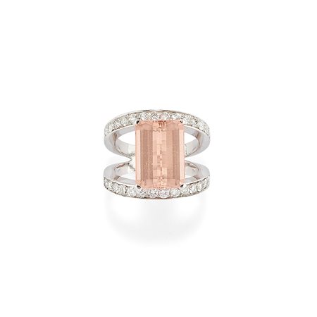 Anello con diamanti e gemme rosa