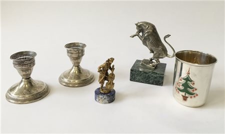 Lotto composto da cinque oggetti diversi in argento di cui due con basi in marm