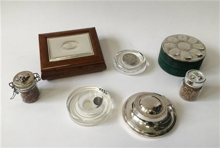 Lotto composto da sette oggetti diversi in argento e lamina
