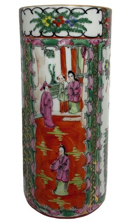 Vaso in porcellana raffigurante scene di genere, Cina, XX secolo. Marchio alla base. H cm 27.
&nbsp;