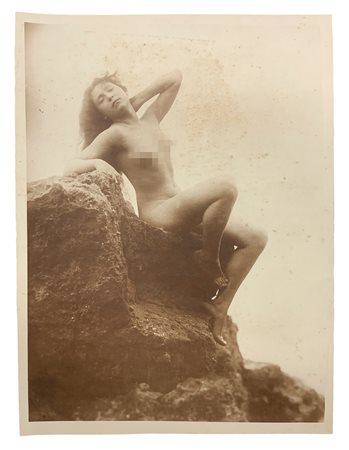 Gaetano D'Agata (1883-1949), foto raffigurante nudo di donna. Timbrata sul retro. Numerata 382. Cm 22,5x18

"Gaetano D'A