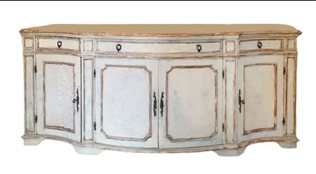 Servante shabby chic laccata in bianco, XX Secolo. Lunghezza cm 225. prof min 26 cm , prof max cm 44.