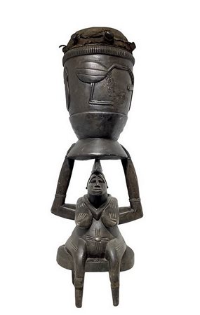 Tamburo Yoruba, Drum Statue, Nigeria, 1950 circa. H cm 103