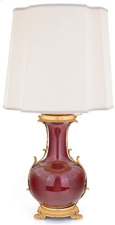 Lampada in porcellana rossa montata in bronzo dorato, XIX secolo F2, ,...