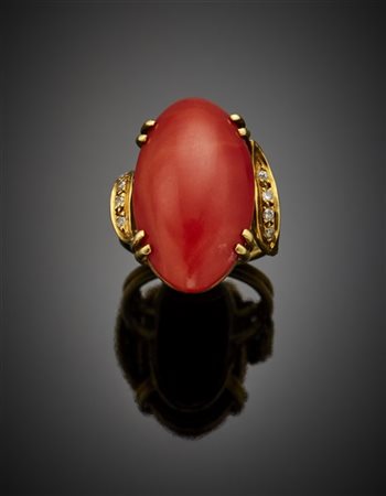 Anello a filo in oro giallo con corallo rosso arancione cabochon di mm 23.60 x