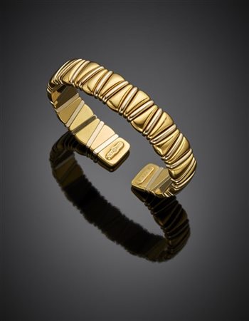 SIGNORETTI
Bracciale rigido alla schiava in oro giallo e bianco, g 46,51 circa,