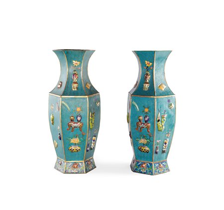 Coppia di vasi in metallo cloisonné, Cina, dinastia Qing, XIX secolo con...