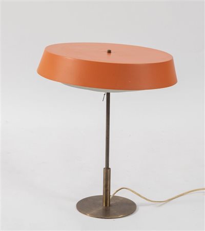 Lampada da tavolo in metallo. Prod. Danimarca, 1960 ca. Cm 41,5x38x38.