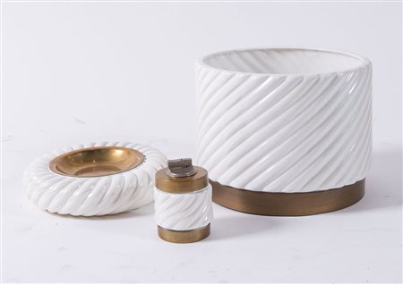 TOMMASO BARBI Set composto da posacenere, accendino e vaso in ceramica e...