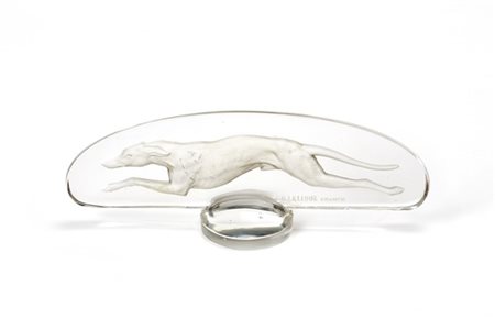 Lalique Tappo da automobile modello "Lévrier". Francia, secolo XX. Vetro traspar