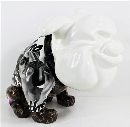 COMERRO CHRISTOPHE Annecy (France) 1969 Vegas Bulldog 2019 Scultura in resina...