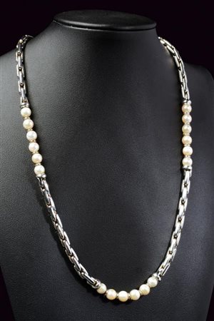 Collana in oro bianco e perle