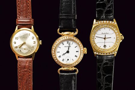 Lotto di tre orologi da donna con cassa in oro