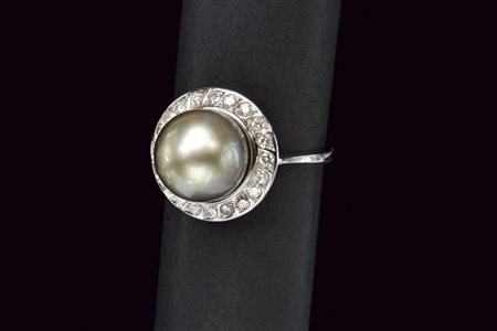 Anello in oro bianco con perla Tahiti e diamanti