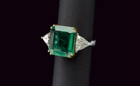 Splendidio anello smeraldo Zambia 9.94 ct e diamanti trillion