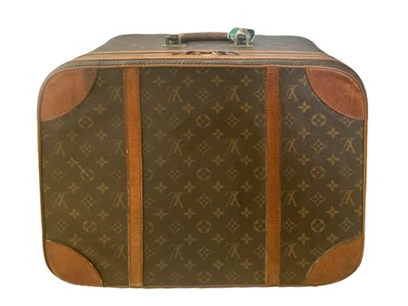 Produzione Louis Vuitton, valigia 48 ore, in vinile riportante monogrammi...