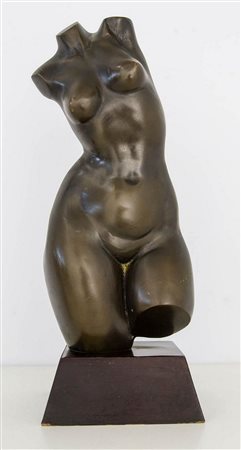 Scultura anni 80. Busto di donna raffigurante la fertilità, in bronzo...