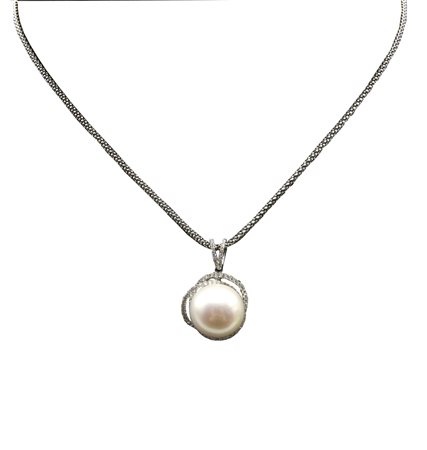 CATENINA CON PENDENTE CON PERLA SOUTH SEA E DIAMANTI in oro bianco 18kt, con...