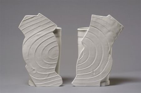 Betty Woodman (Norwalk, 1930) Senza titolo Ceramica (due elementi), cm. 30x14...