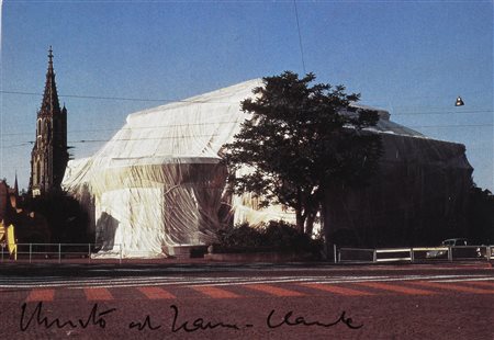 CHRISTO' (n. 1935) JEANNE-CLAUDE (1935 - 2009) Wrapped Kunsthalle Bern 1968....