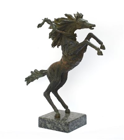 Firma indecifrata, scultura in bronzo raffigurante cavallo su base in marmo
h c