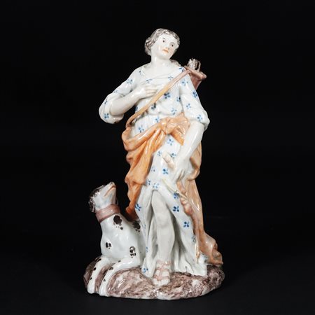 Scultura in porcellana bianca e policroma raffigurante Diana Cacciatrice con...