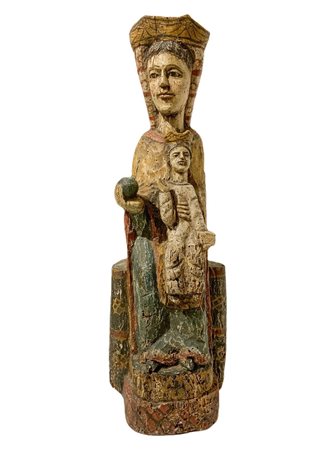 Statua lignea raffigurante Madonna in trono con bambino.