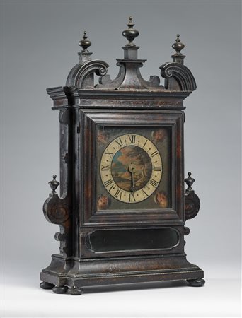 MANIFATTURA ITALIANA DEL XVII SECOLO  - Orologio in legno parzialmente ebanizzato, frontone ad edicola, quadrante dipinto su pannello in rame rappresentante paesaggio campestre.