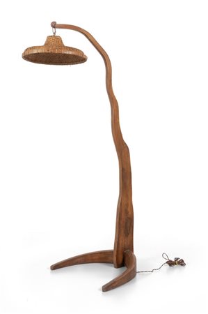 UNA LAMPADA DA TERRA, anni "40<br>Legno di noce, 