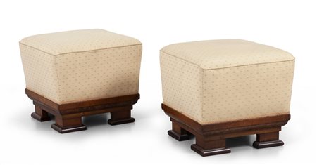 DUE POUFS, anni '40. <br>Basamenti impiallacciati 