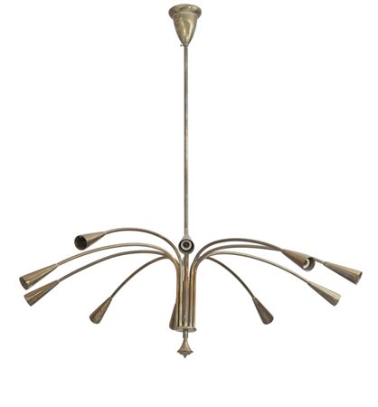 UN LAMPADARIO, anni '50. <br>Ottone. <br>Altezza 