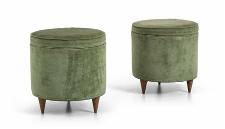 DUE POUF, anni '50. <br>Struttura e gambe in 