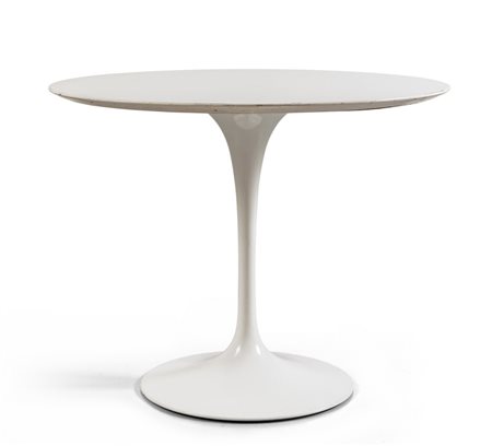 EERO SAARINEN<br>Un tavolo modello "168TR" per 