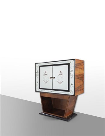  UN MOBILE-BAR, anni "40. <br>Legno 