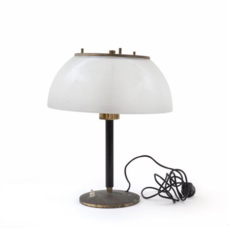 UNA LAMPADA DA TAVOLO, anni "60. <br>Ottone, 