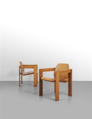 DUE POLTRONCINE, anni "60. <br>Legno di frassino, 