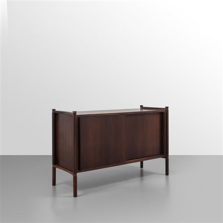 HIROSHI FUKUOH<br>HIROSHI FUKUOH<br>Una credenza 