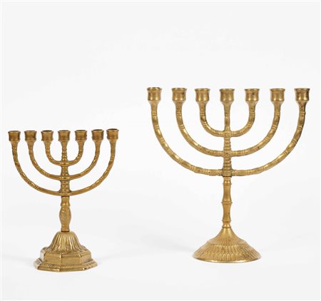 Due Menorah in bronzo dorato, XX secolo H. 28,5 Cm