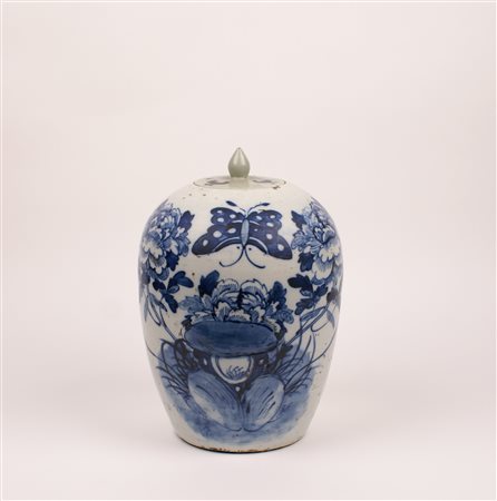 POTICHE IN CERAMICA SMALTATA BIANCA E BLU COBALTO Cina XIX Sec. decorato a...