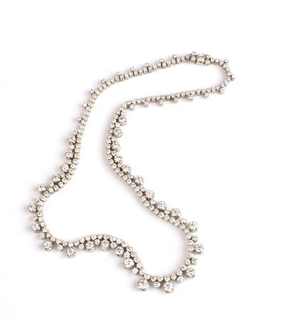 IMPORTANTE COLLIER in oro bianco 18kt con diamanti taglio brillante per ct 13...