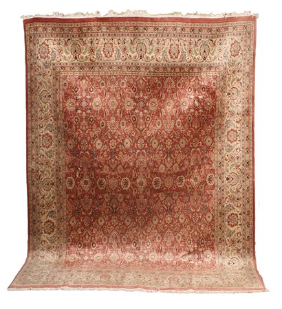 TAPPETO Persia lana e seta su fondo rosa e beige 250x268 cm.