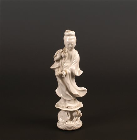 FIGURA DI GUANYIN IN PORCELLANA BIANCA Cina vecchia manifattura (difetti)